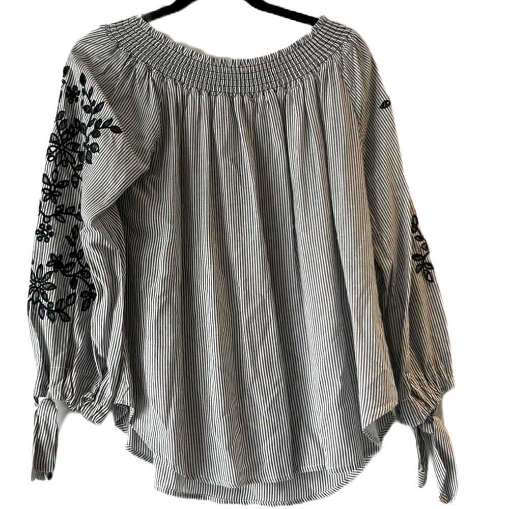 Brand new with tags, vintage Havana size large flowing blouse